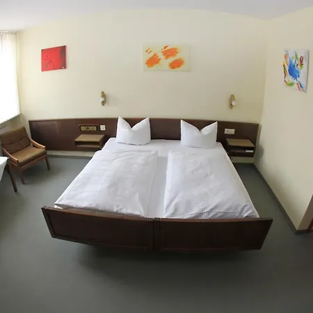 Zum Lowen Hotel
