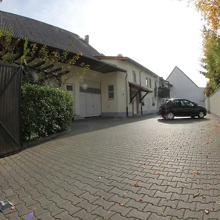 Zum Lowen 2*